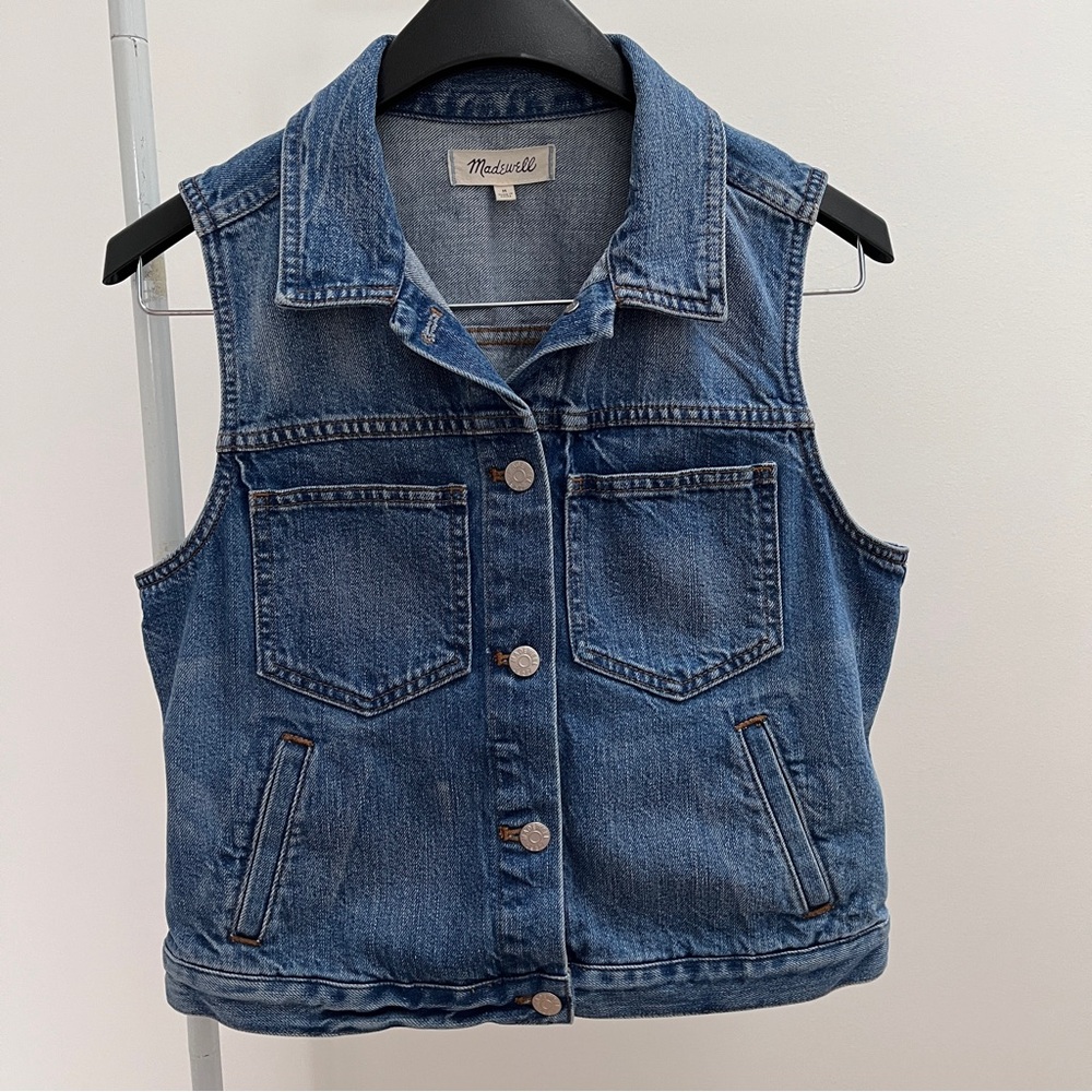 Madewell the pocket jean denim vest M button up pockets sleeveless timeless fall